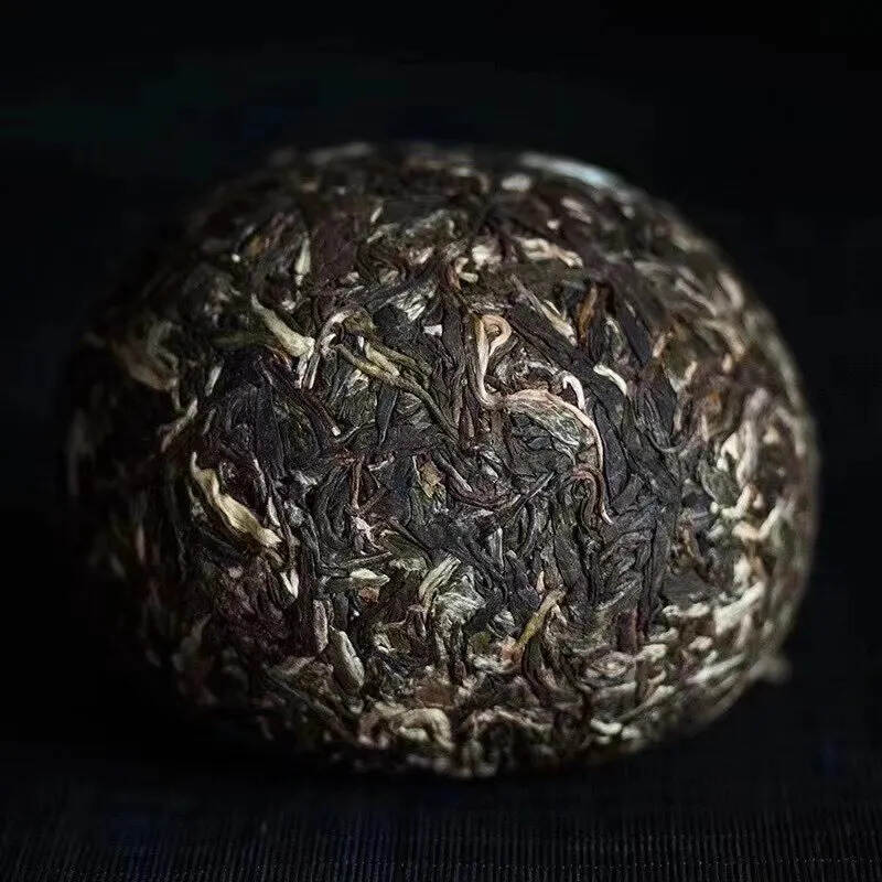 龙团，如其名，有着王者与皇家的象征一款精选勐海高山茶