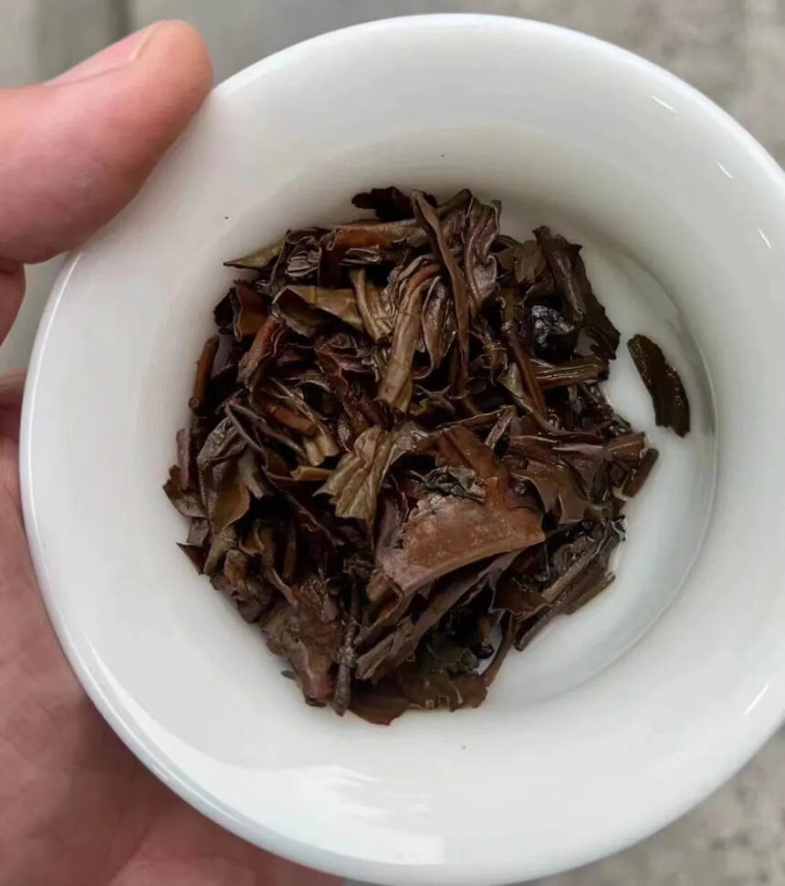九八销台生沱
此款“销台沱”是台湾回流的老
茶 选用