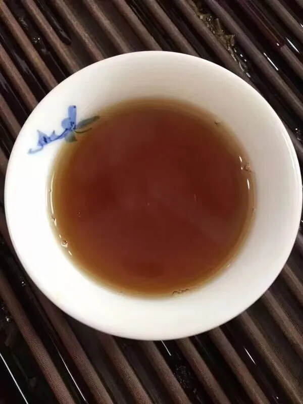 茶，喝多了，心静了！
百年福禄贡青饼 红标飞，98年