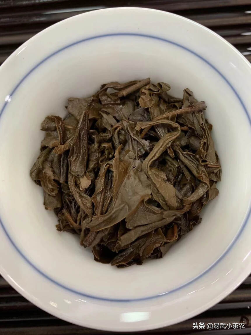 02年勐海茶厂傣文青绿印生茶
订制版正品。#普洱茶#