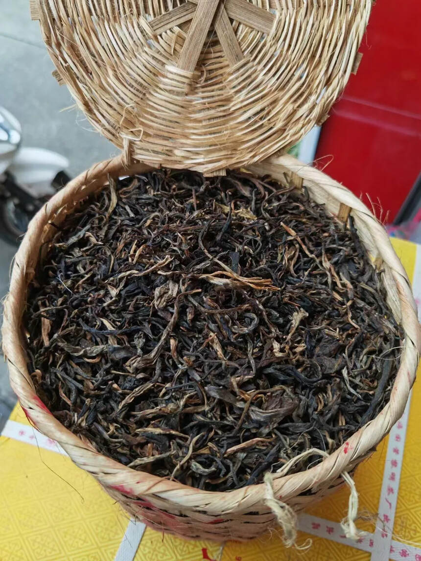 99年勐海县老班章生态茶竹筐生茶
独特的竹叶香气，充