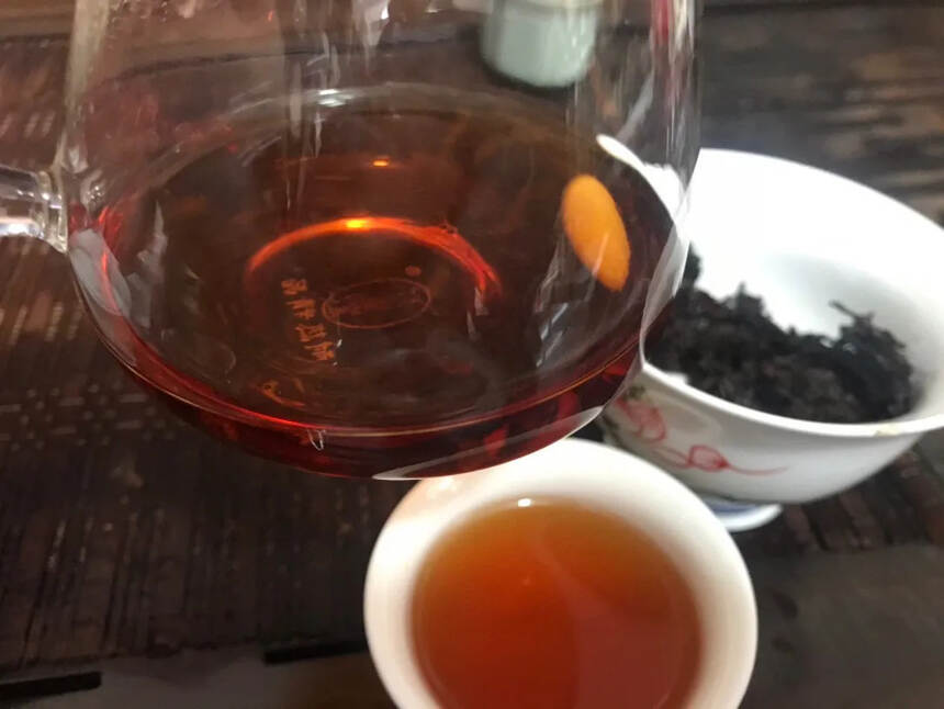 生茶转换到极致的样子！
60年代老中茶红印生茶，生茶