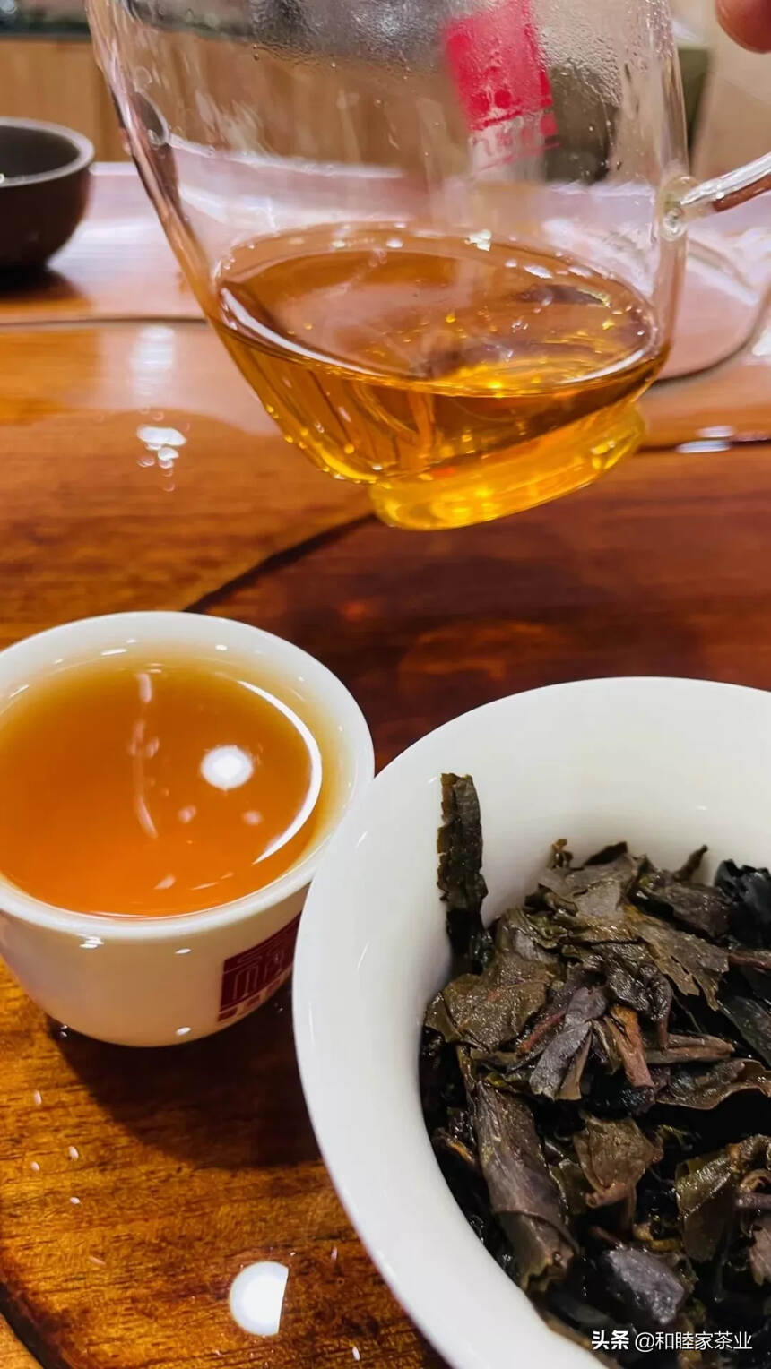 你有没有喝过纯干仓的金花普洱茶，九十年代的茶柱老生茶