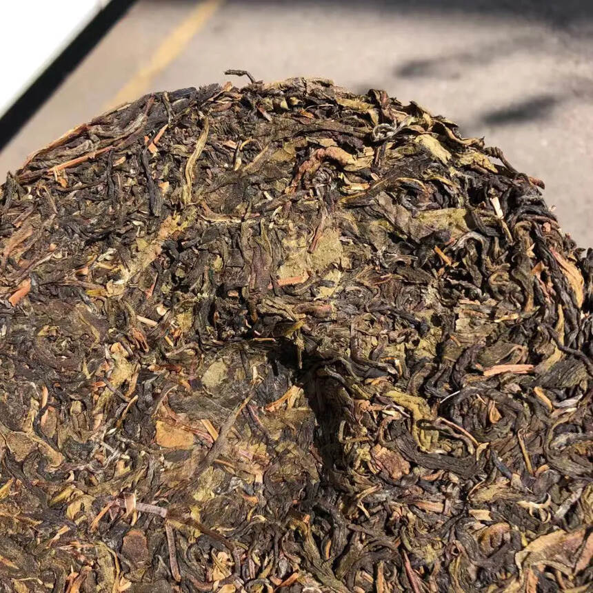 2015年勐库大雪山野生生茶，韵味十足香气高扬。性价