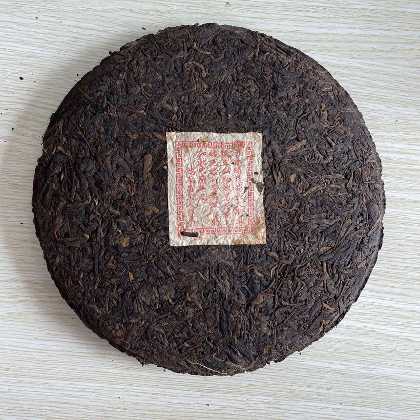 88年易武园茶 

31年老生茶，自然转化，汤色呈红