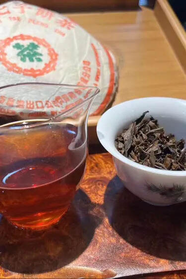??95年中茶八口中绿印，昆明纯干仓，茶气刚猛，苦涩