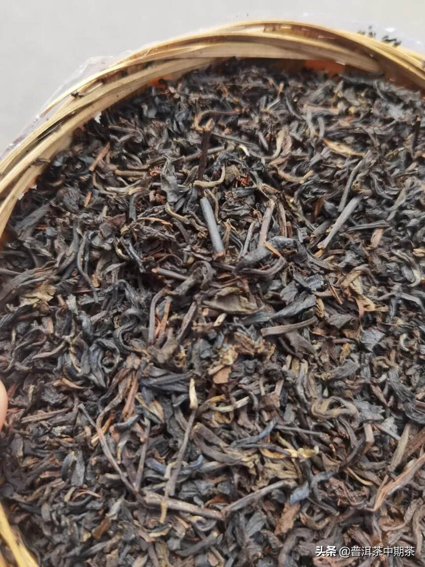90年代廖福散茶，一筐一公斤，一件18筐。
茶性鲜活