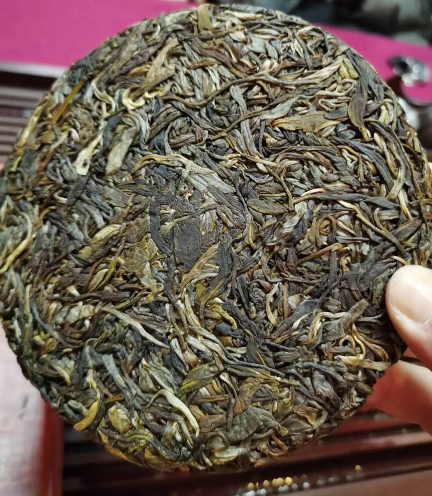 2019年刮风寨古树纯料普洱茶
喝刮风寨的茶，须得细