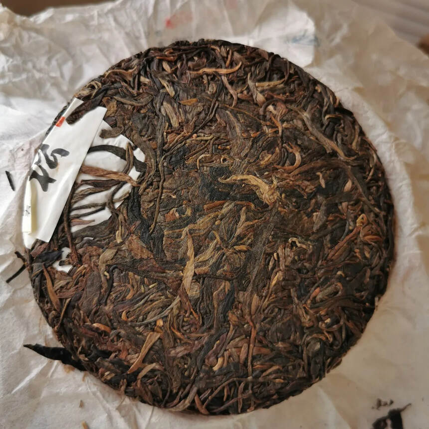 2015年曼松王子山生茶200克。花蜜香甘甜醇香。一