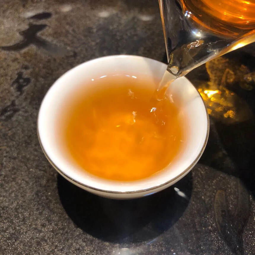 98年橙中橙黄印老生茶，布朗纯料金印古树！茶气足香气