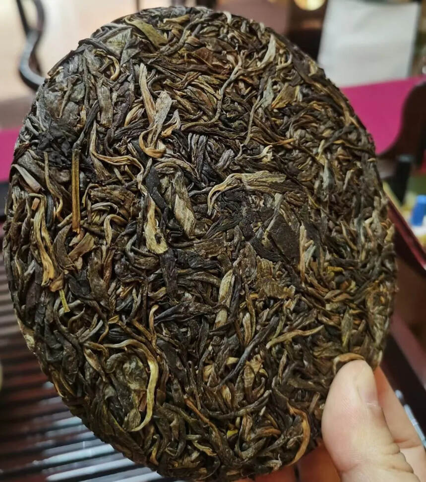 2019年刮风寨古树纯料普洱茶
喝刮风寨的茶，须得细