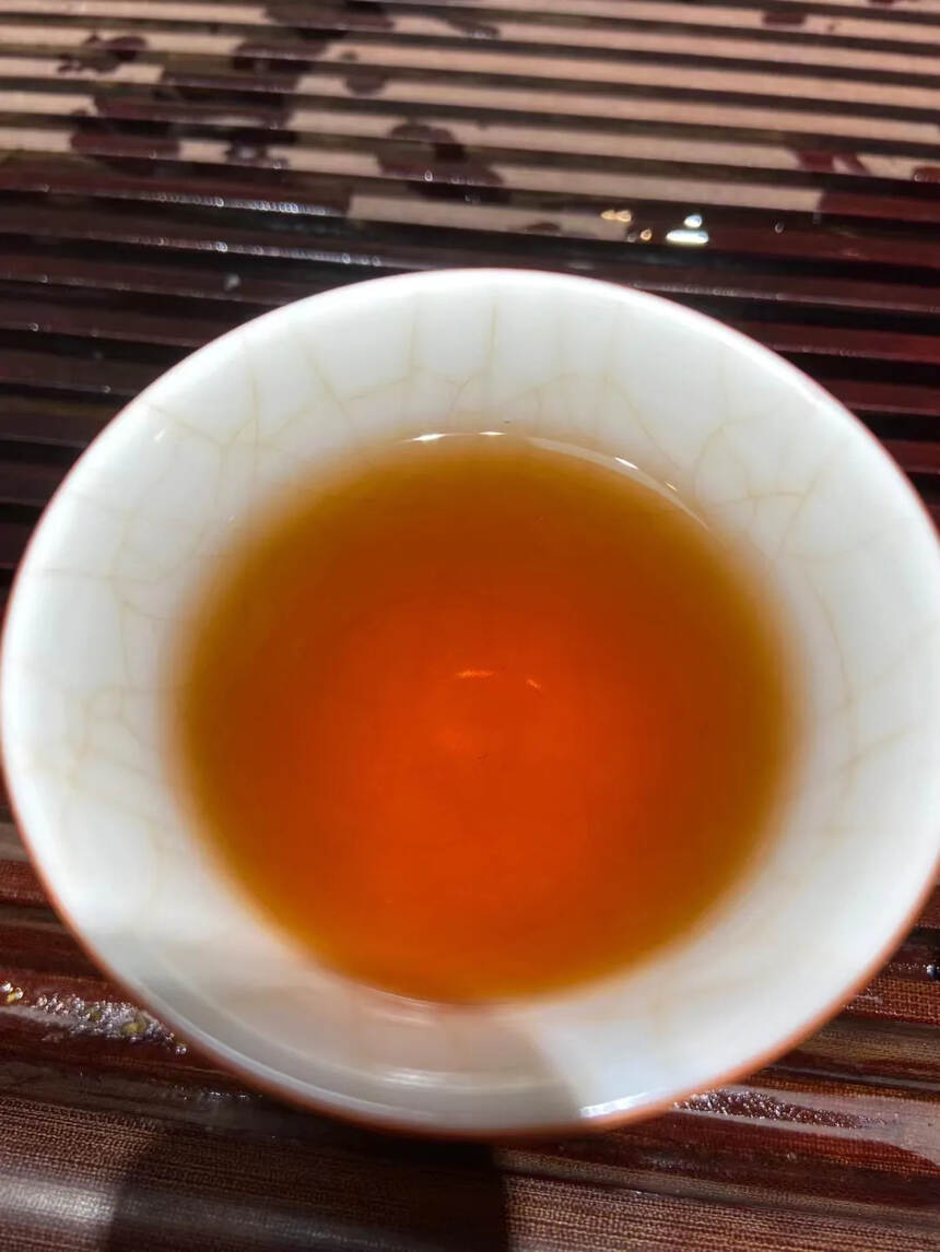 2007年金帆牌熟茶品质保证，编号8862，该茶汤色