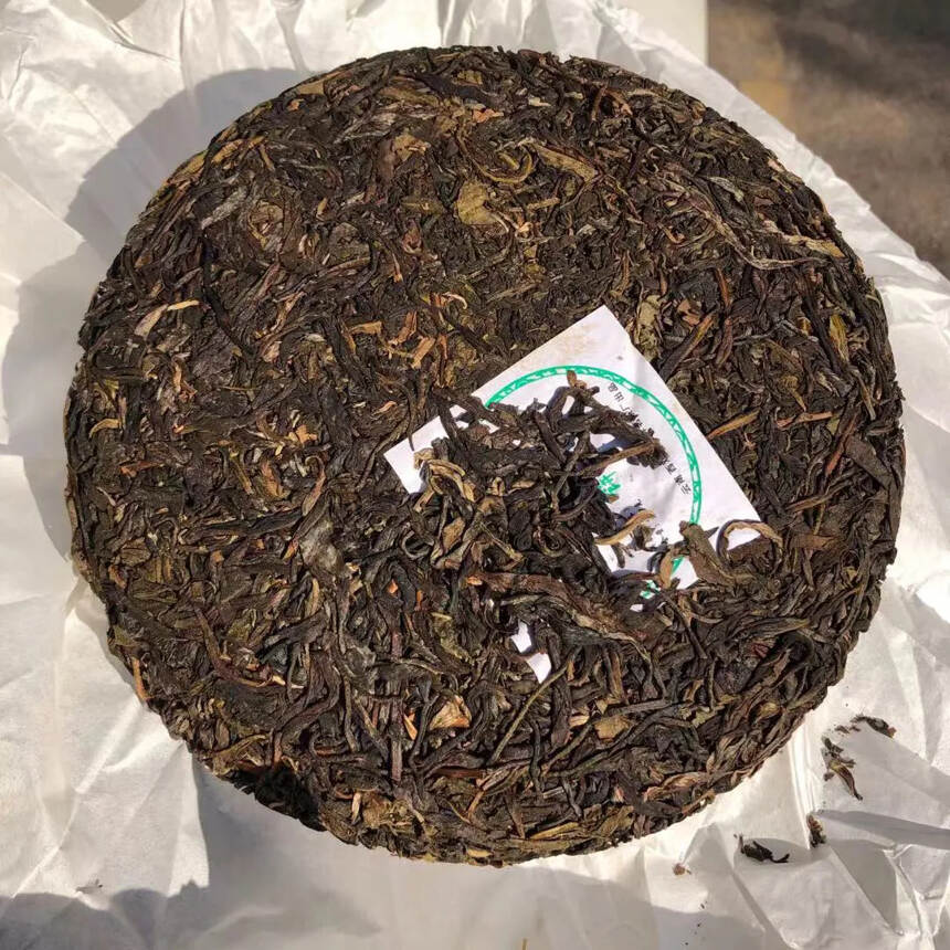 2015年勐库大雪山野生生茶，韵味十足香气高扬。性价