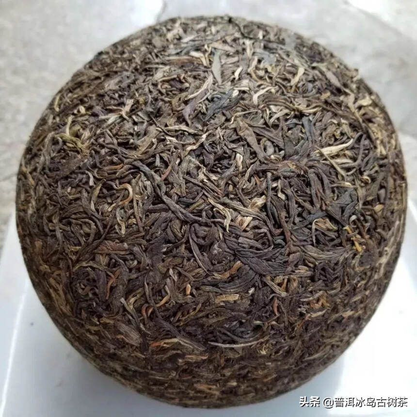 2016年易武麻黑古树茶3000克金瓜生茶