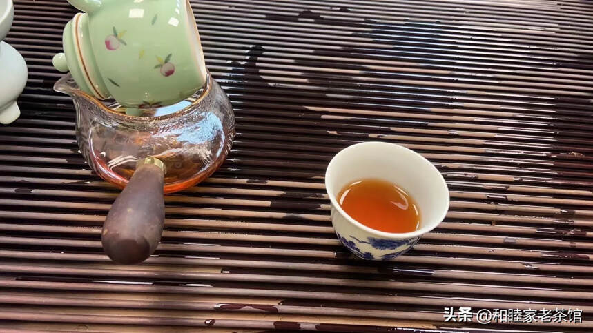 满满的年代感，三十多年老生茶#普洱茶#