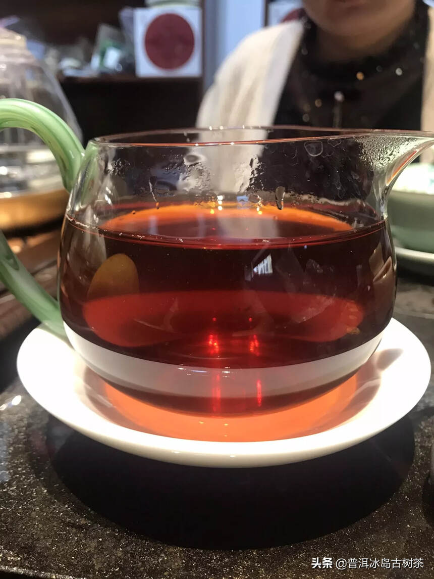 饮茶,就是品味一种文化,将尘世喧嚣冲泡成手中的一杯茶