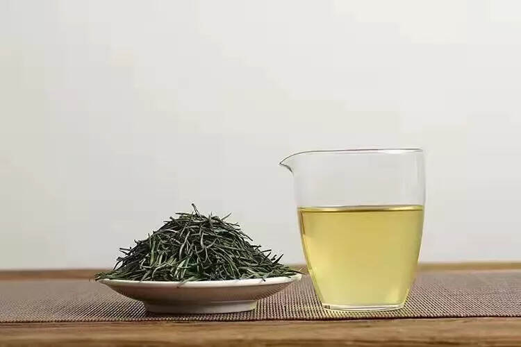 竹叶青茶
可以解渴消暑，解毒利尿，去火，
其味清香可