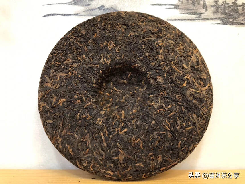 2012年大益龙柱圆茶，357克/饼，14饼/条，精