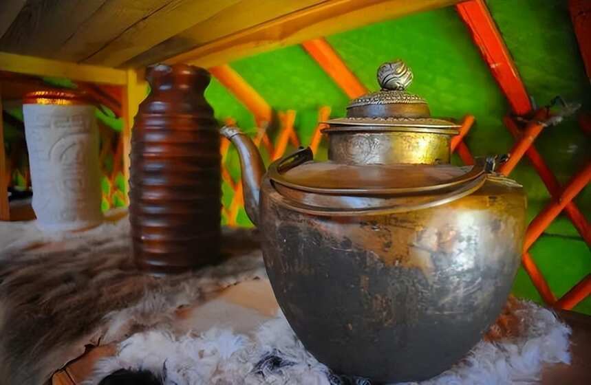 带你了解蒙古族古朴特色茶具