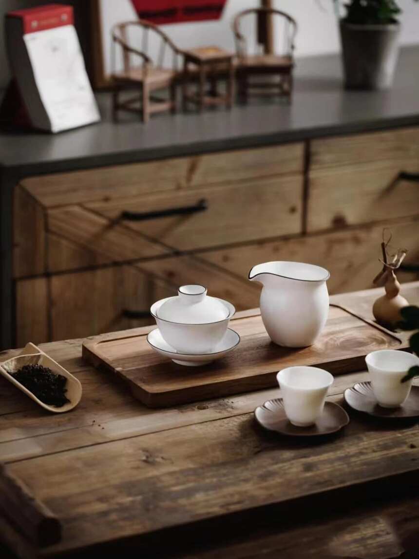 瓷与茶相遇，成就盖碗中的茶