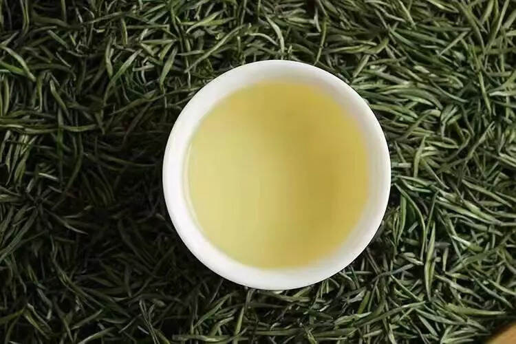 竹叶青茶
可以解渴消暑，解毒利尿，去火，
其味清香可