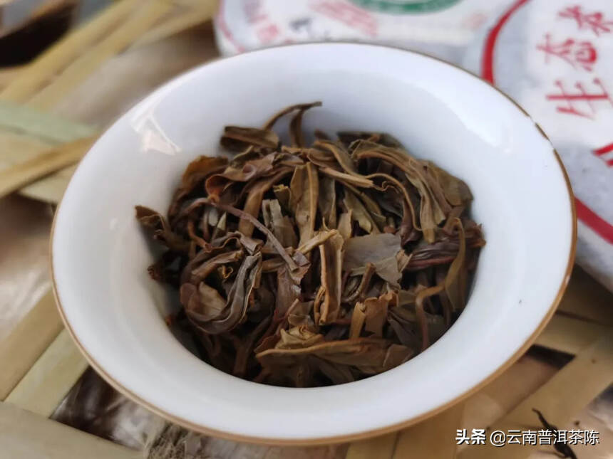 2012年班章王青饼
大益商标创始人原勐海茶厂党委书
