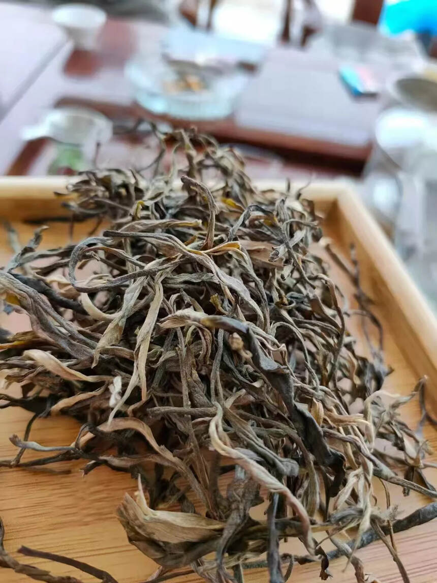 蛮砖是古六大茶山唯一的特大叶种产区，茶叶口感上有易武