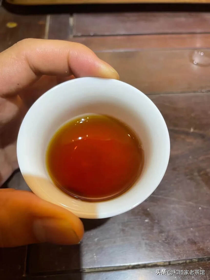 90年代勐海茶厂出口礼品红茶
已经不是喝红茶的味道了