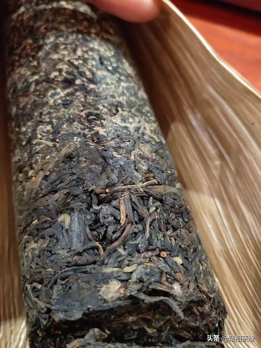 2014年竹筒茶，500克一根
自然的烟香
条索肥壮