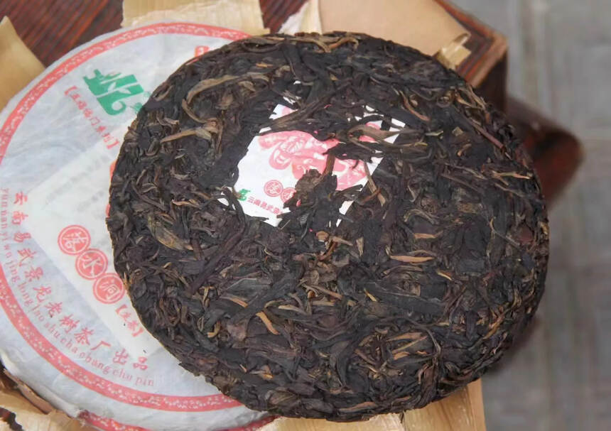五福系列之：易武落水洞
2010年乔木老生茶，市场存
