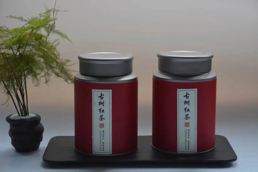 尾货处理，2020年凤庆古树红茶，125克/罐
汤色
