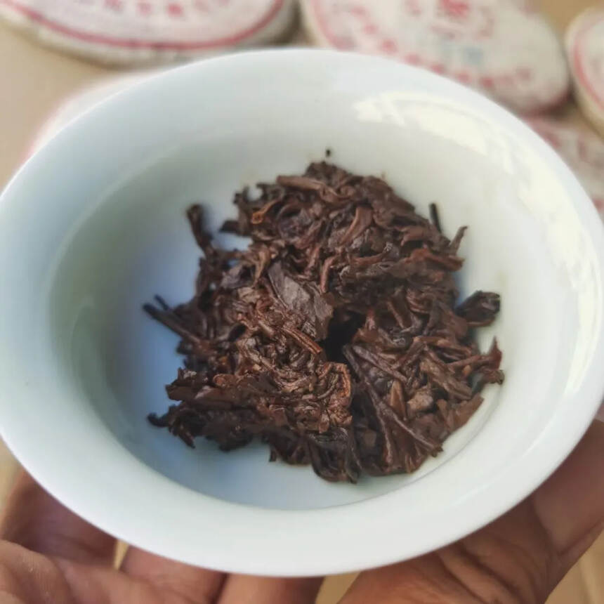 05年福海茶厂1级饼
选勐海古树熟茶一级原料制作，口
