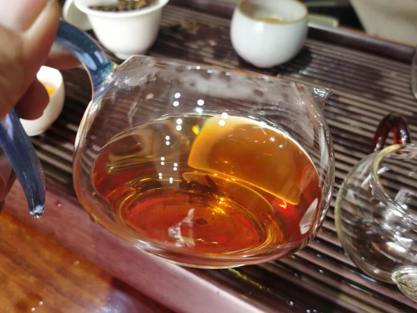 8582选用勐海优质茶菁
20余干仓，勐海味凸显，滋