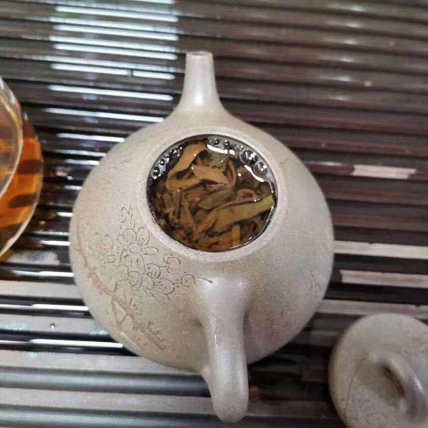 ??精品老生茶，98年黄印易武古树料，香气高扬，透亮