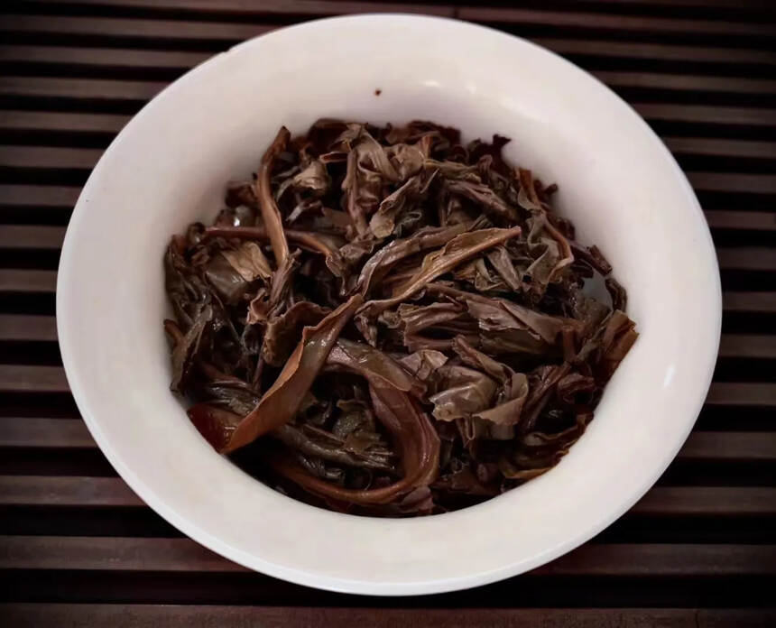 2006年兴海茶厂布朗山乔木生态茶，高香，条索肥美，