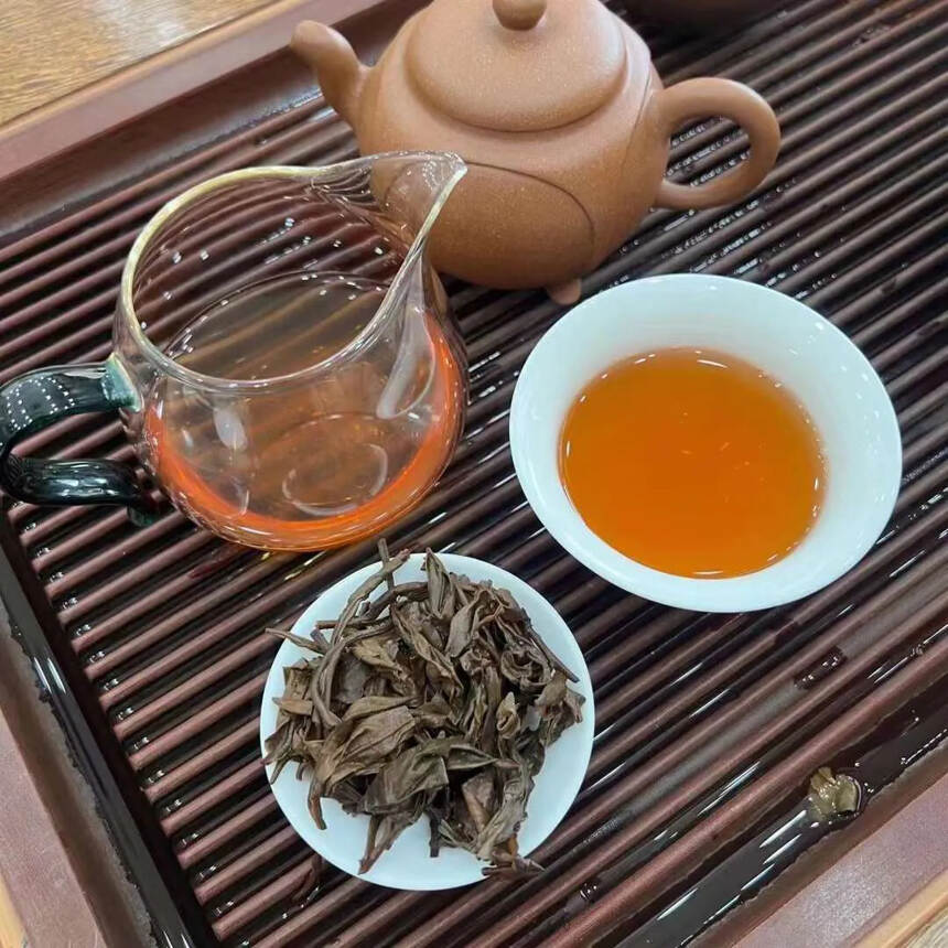 ??

2005勐库古树茶，原料来自大雪山，蜜香明显