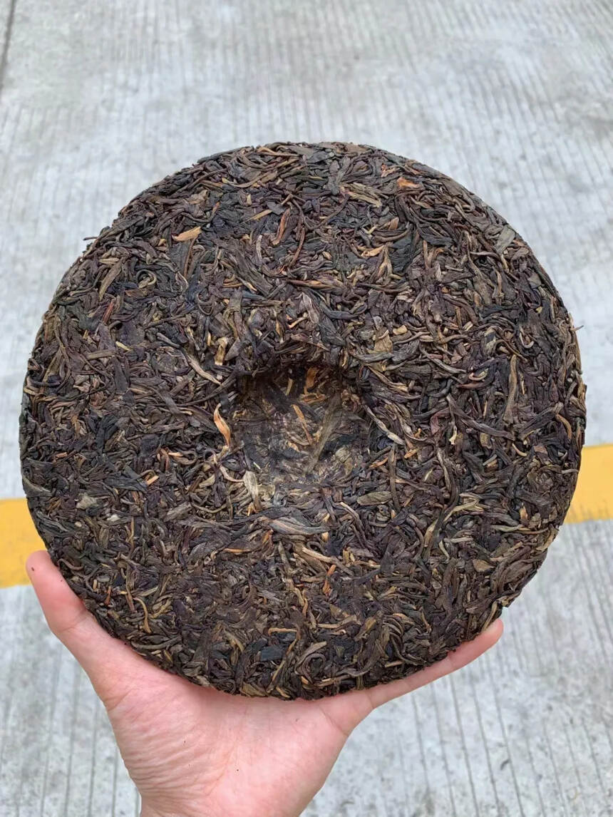 2012年兴海茶厂布朗山大树茶，这款茶选用布朗山大树