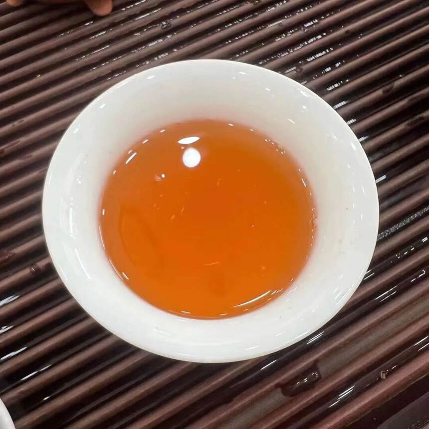 ??

2005勐库古树茶，原料来自大雪山，蜜香明显