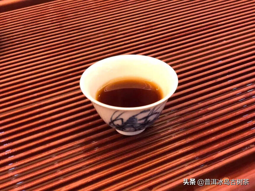 勐海茶厂01年中茶绿印简体云7592 

最经典的勐