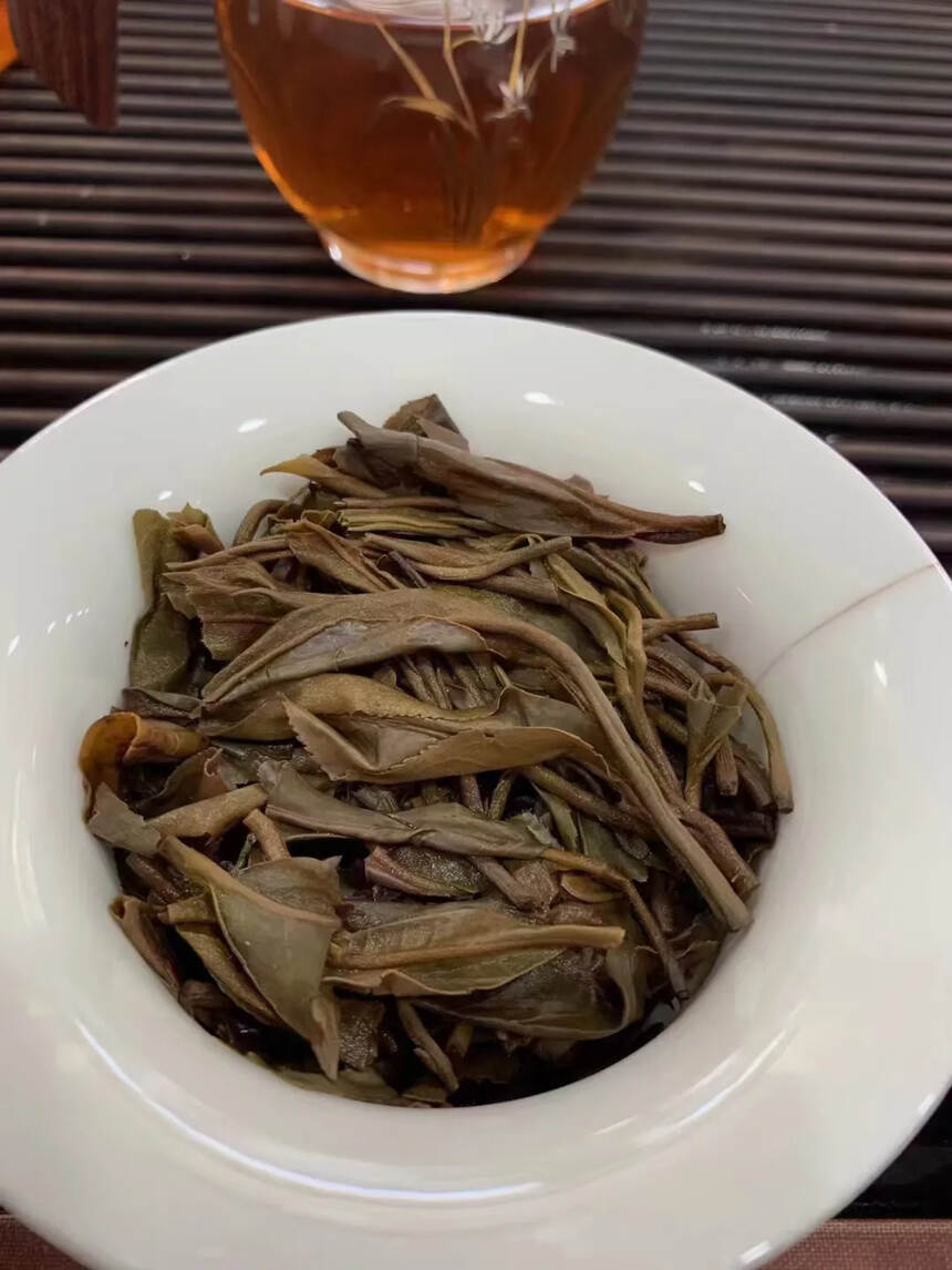 2006年凤临高香孔子文化节纪念普洱茶，选料为纯正古
