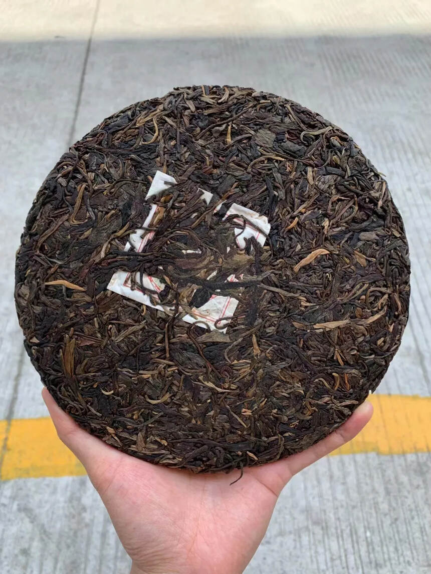 2012年兴海茶厂布朗山大树茶，这款茶选用布朗山大树
