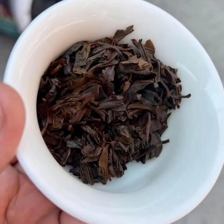 2007年南涧凤凰沱茶厂  
生普 茶汤细腻，香高水