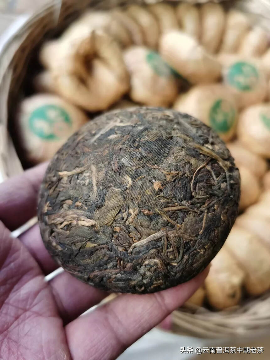 05年昆明茶厂金鸡沱茶
100克一沱，一件180沱竹