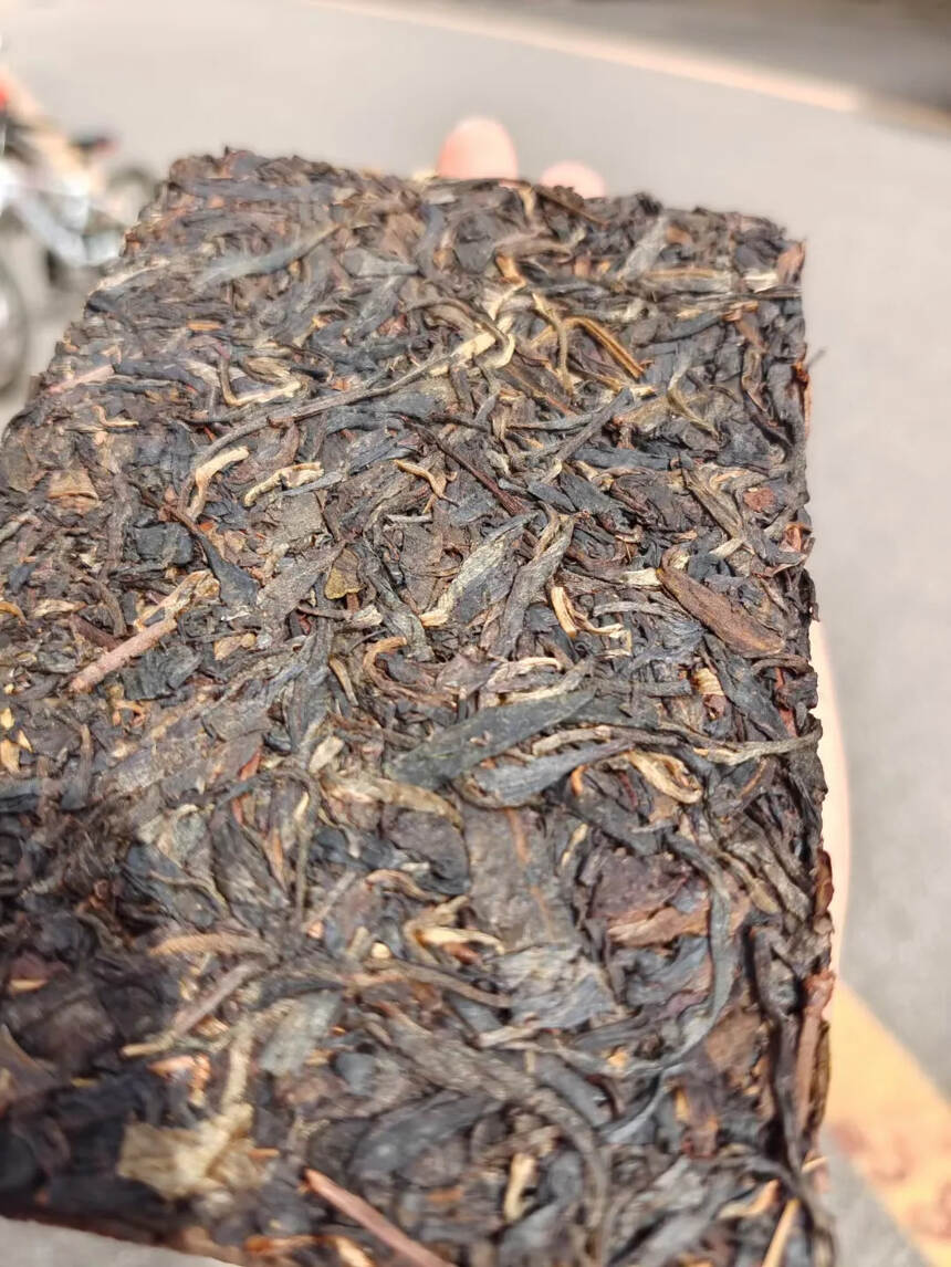 1999年利興隆老生茶，早期出口的一款老贡砖，存放好