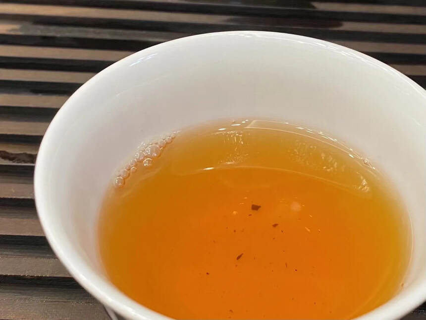 2012年 勐海七子饼茶 班章一片红生普洱茶，勐海兴