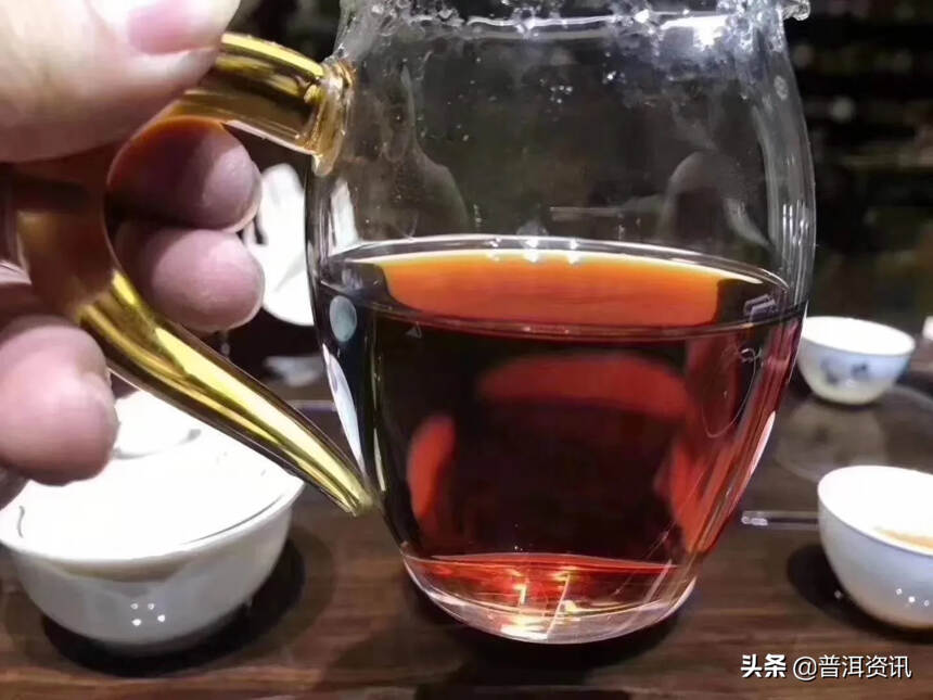 1998年中茶樟香熟茶砖，这款茶的香气非常独特，入口