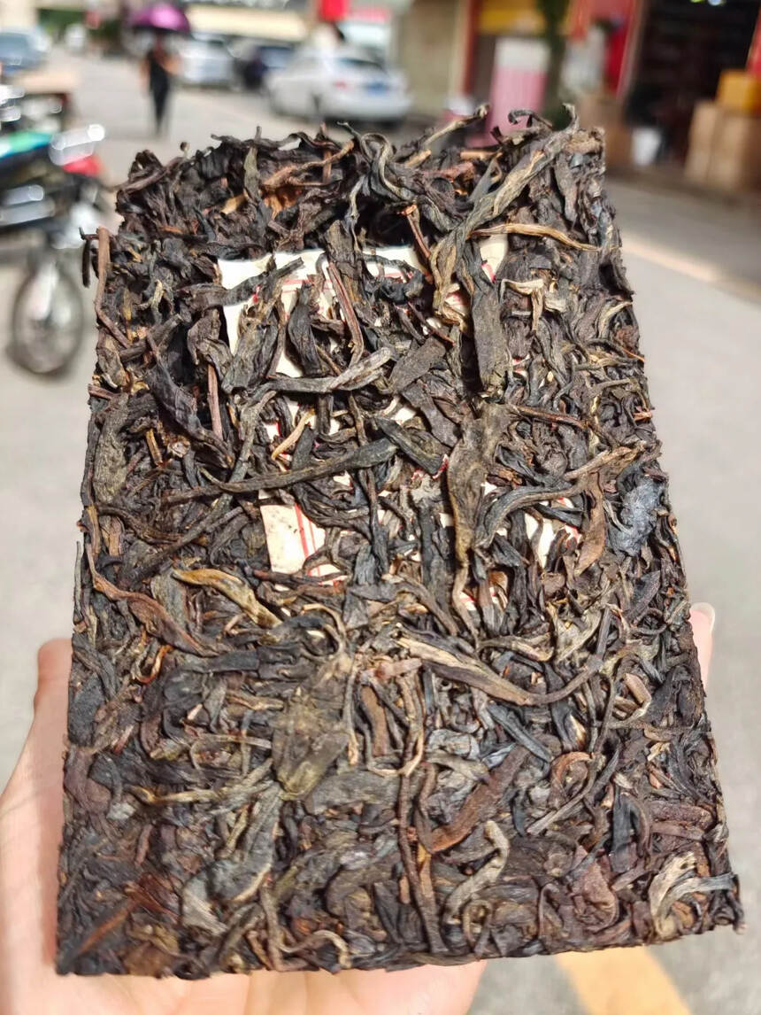 1999年利興隆老生茶，早期出口的一款老贡砖，存放好