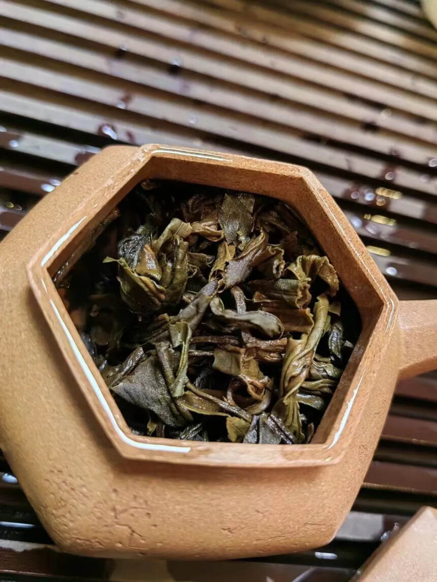 #普洱茶# 2006年半坡寨古茶厂出品的半坡寨乔木圆
