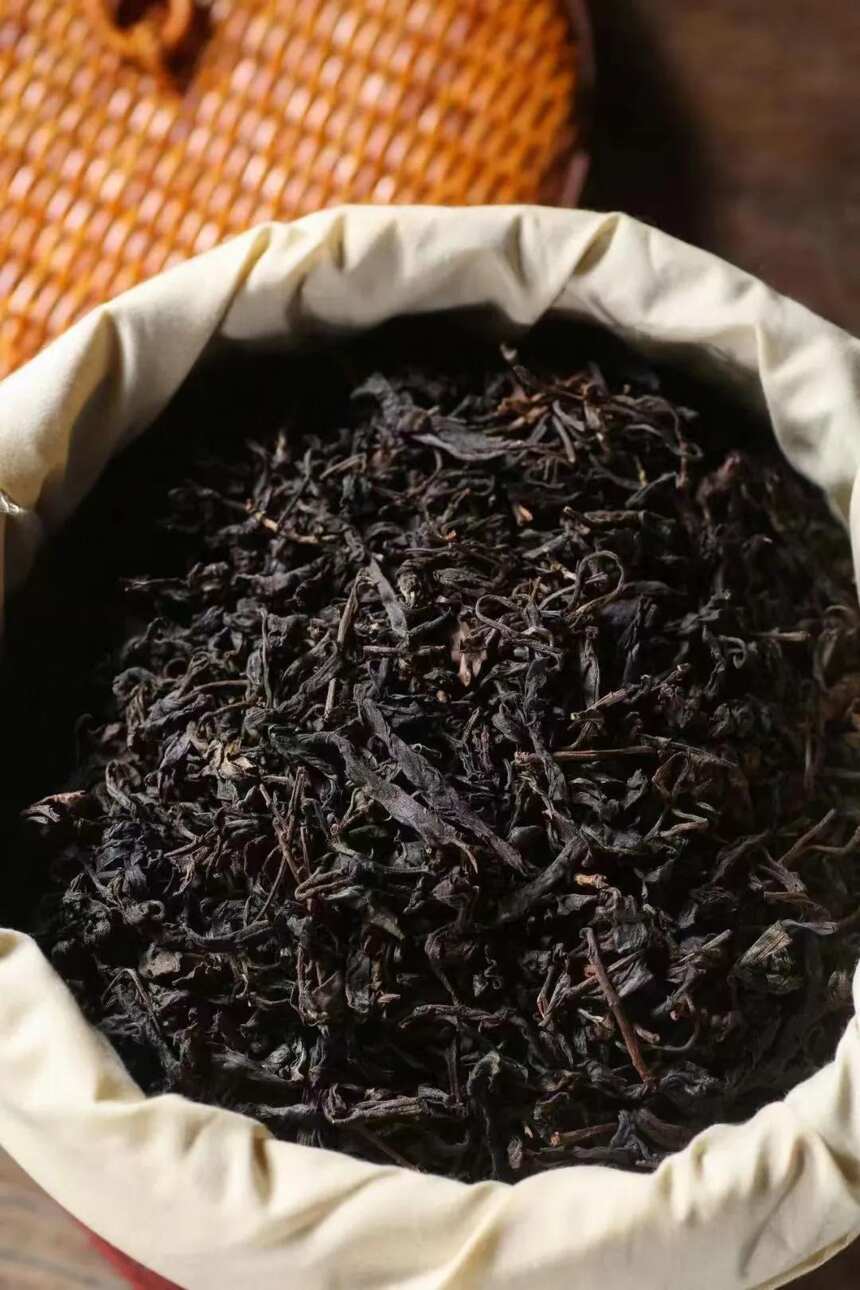 #茶生活# 此茶精选纯正班章地区古树茶为原料 叶片粗