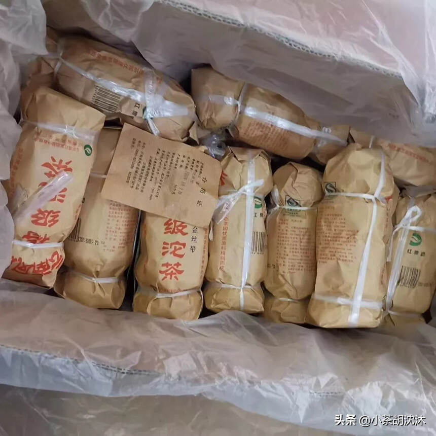 2007年凤庆金丝带普洱生沱茶，规格：500克/条（